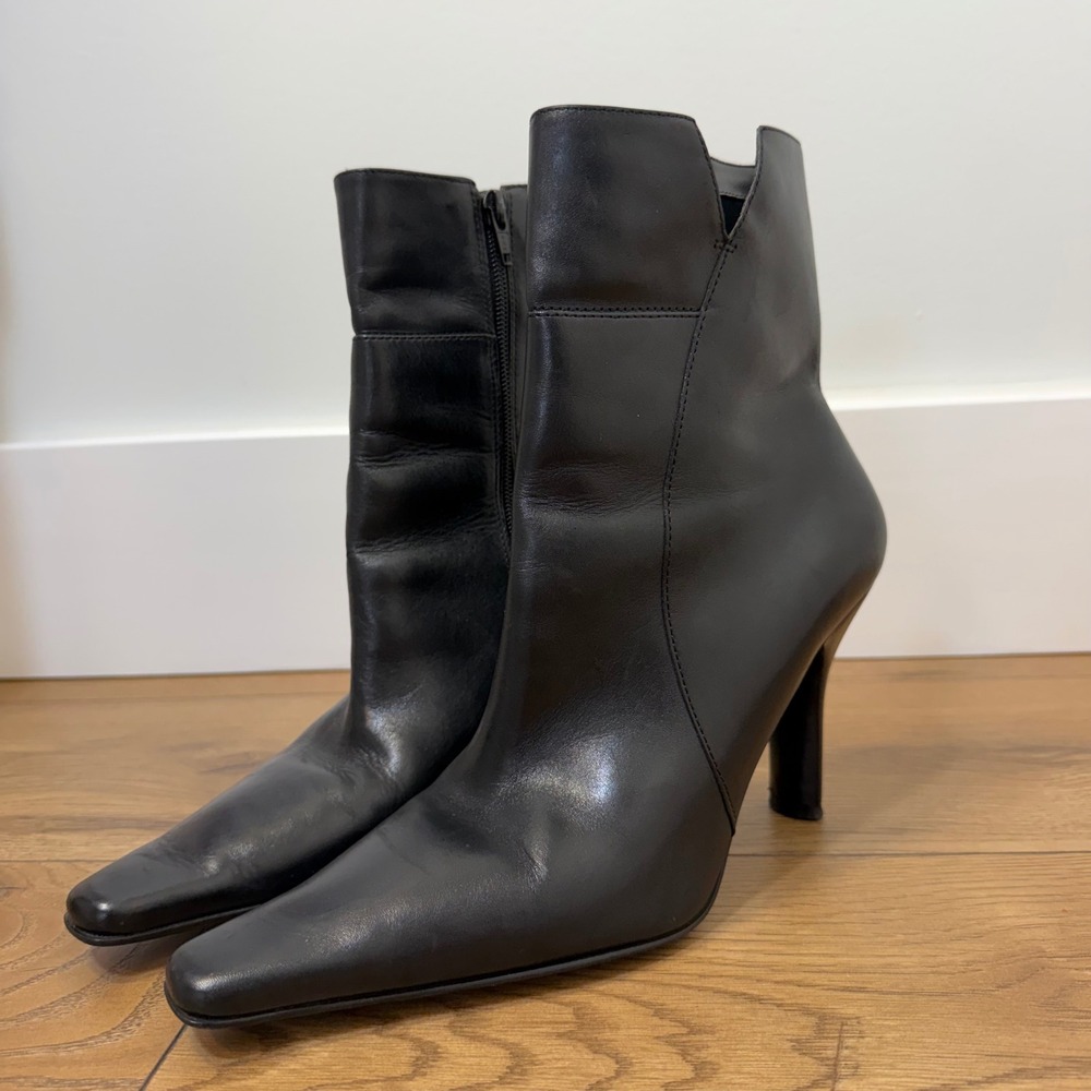 Diba Black Leather Pointed Toe Ankle Booties